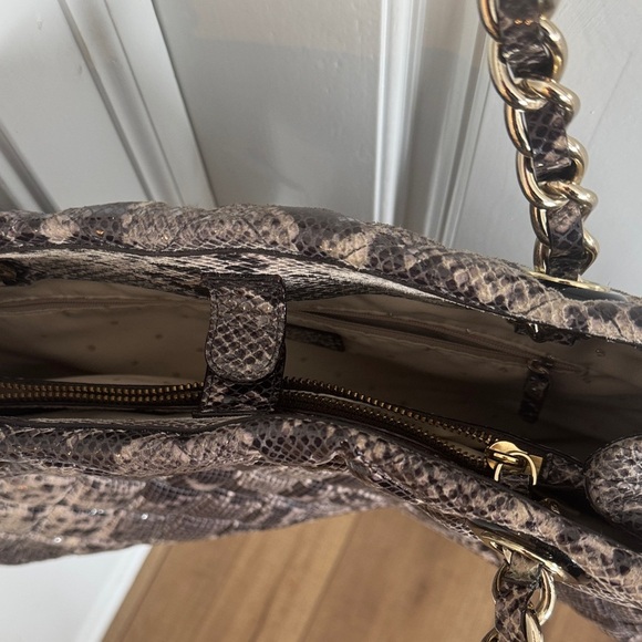 Kate Spade Elegant Snakeskin Patterned Handbag - Picture 3 of 6